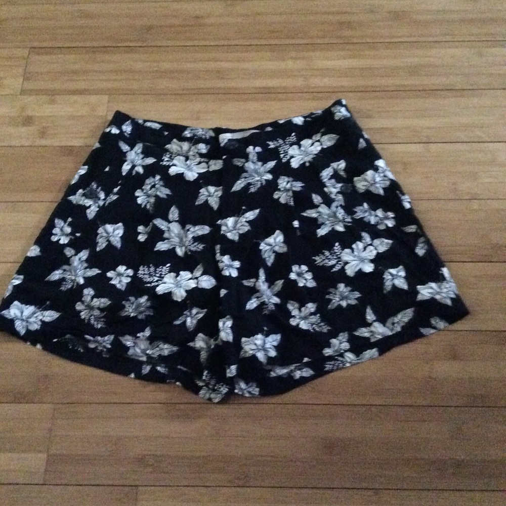 Forever 21 floral shorts size medium